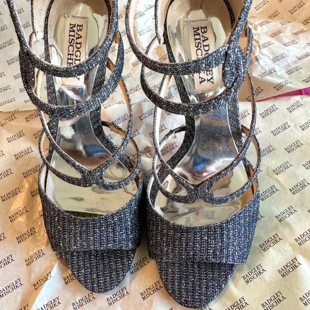 BADGLEY MISCHKA DEVON caged pump. Worn once. Charcoal/gray sparkle SIZE 6